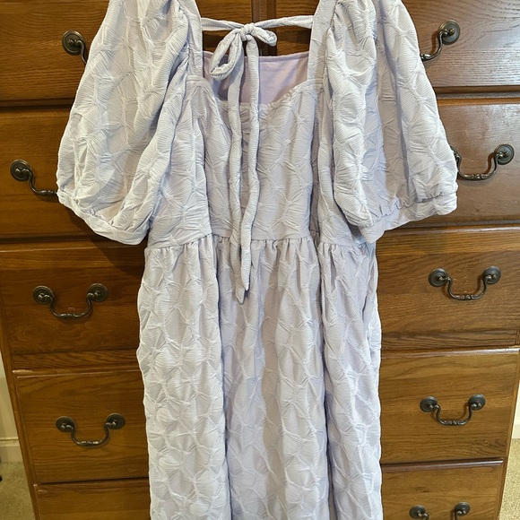 Beautiful dress - Picture 2 of 10